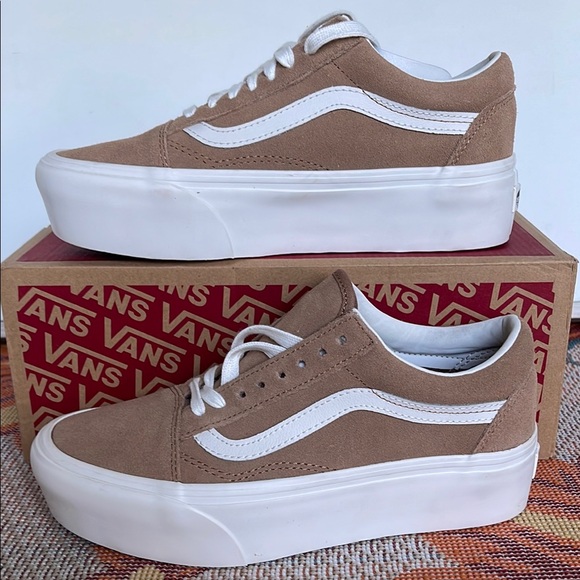 Vans WMNS Old Skool Stacked Soft Suede Burro/True White 
VN0A7Q5MB69
Platforms - Picture 1 of 16